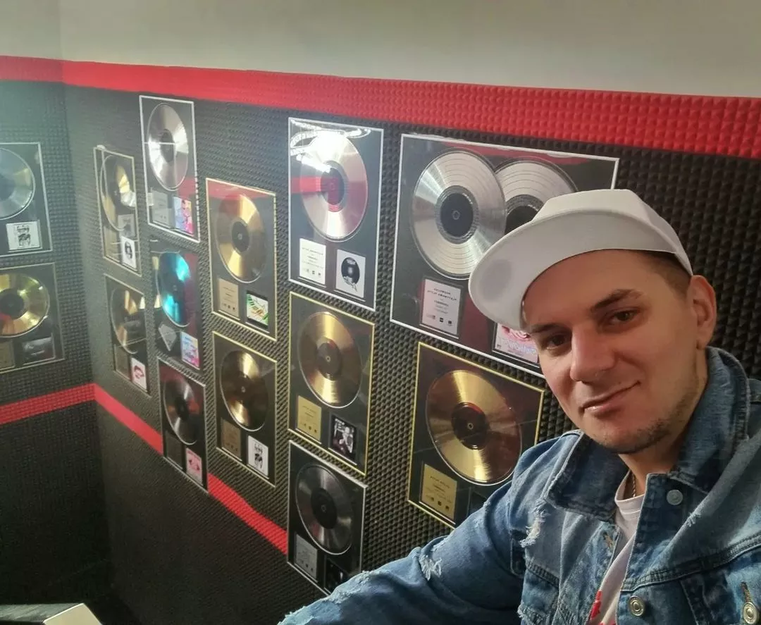 Deszcz nagród dla uwielbianego gwiazdora disco polo! Loverboy może otwierać szampana! 